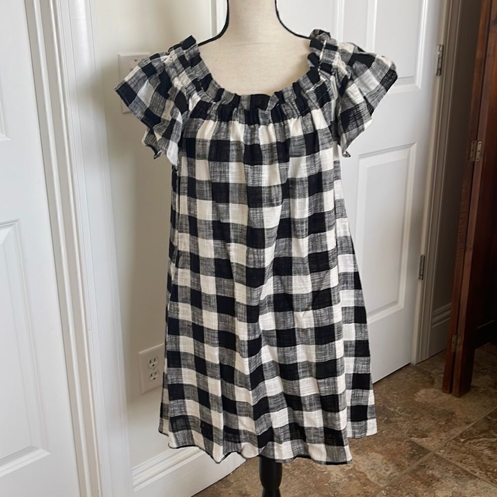 Fully lined Philosophy dress.  So cute with pockets. Gingham